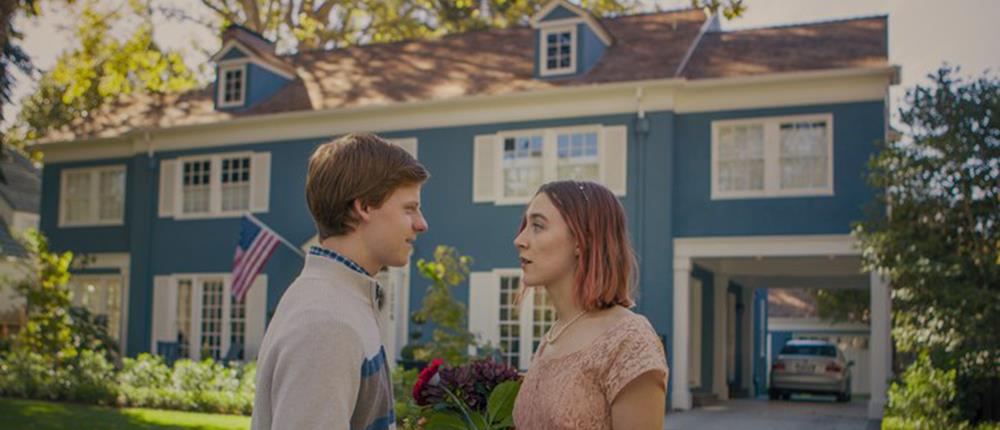 “Lady Bird”: Αυτό είναι το μπλε σπίτι της ταινίας που “βομβαρδίζεται” από επισκέπτες (βίντεο)