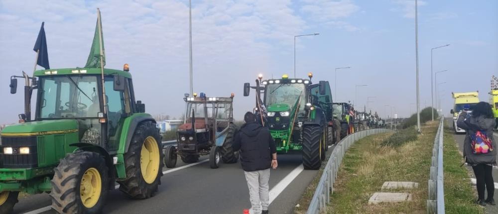 Αγρότες: Στα μπλόκα μέχρι νεοτέρας, συνεχίζονται οι κινητοποιήσεις