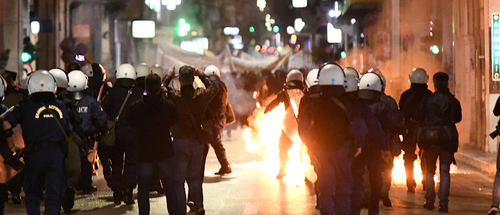 Πολυτεχνείο - Πάτρα: Επεισόδια και “βροχή” από μολότοφ (εικόνες)