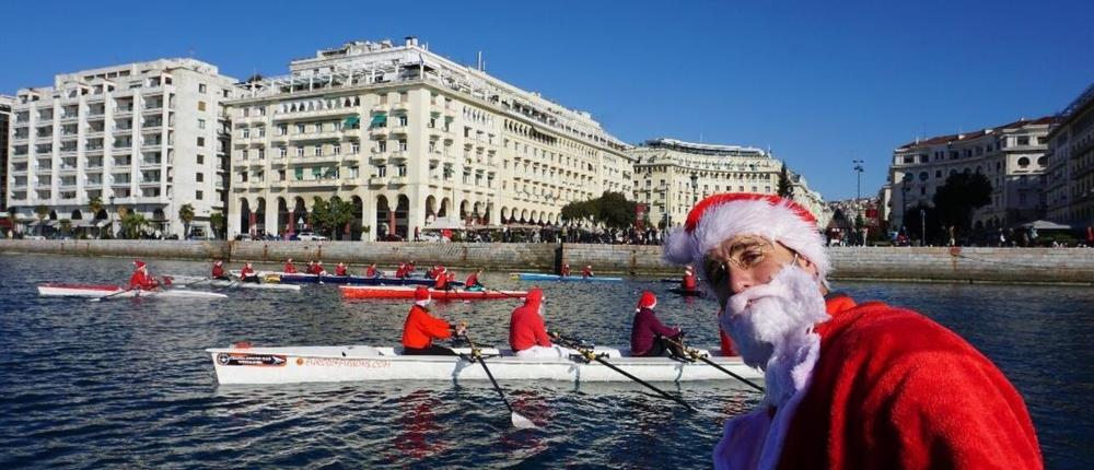 Θεσσαλονίκη: Αγιοβασίληδες κωπηλατούν στον Θερμαϊκό (εικόνες)