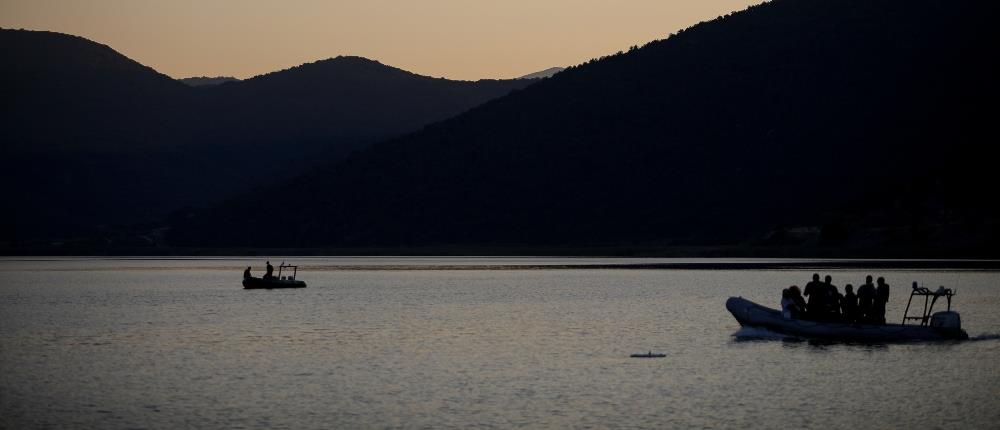 Πρέσπες: αναποδογύρισε βάρκα με τρεις επιβαίνοντες