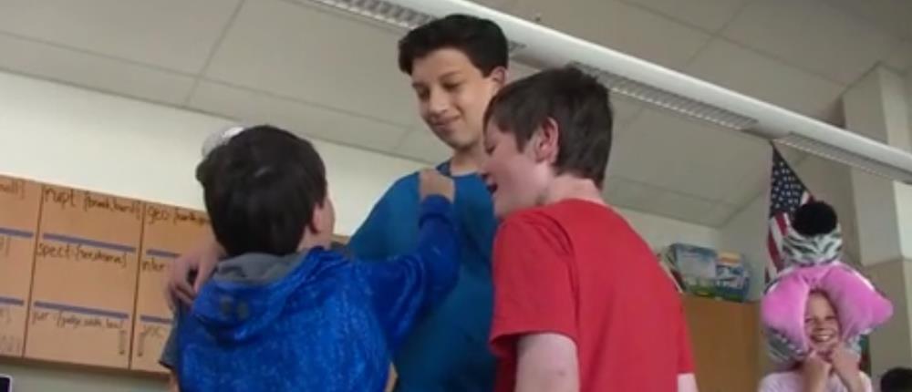 Αυτός είναι ο 11χρονος που έχει ύψος 1.80! (βίντεο)