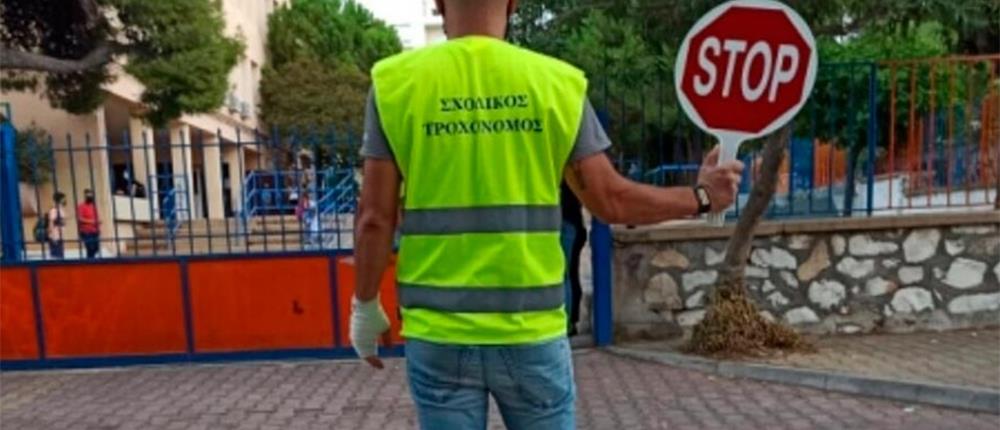 Πάτρα: Πήγε να πατήσει σχολικούς τροχονόμους γιατί δεν τον άφησαν να παρκάρει