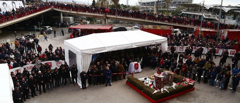 Θύρα 7: Συγκίνηση στο ετήσιο μνημόσυνο για τα 21 θύματα (εικόνες)