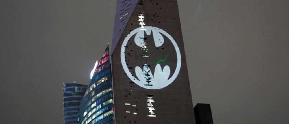 Η νυχτερίδα του Batman φώτισε 13 πόλεις του κόσμου  (εικόνες)