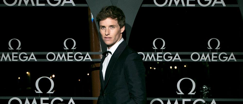 Ο Eddie Redmayne στη Βενετία για την νέα συλλογή “Αqua Terra” της OMEGA