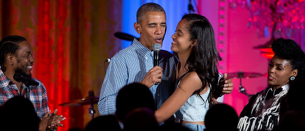 Ο Ομπάμα τραγουδάει “Happy Birthday” στην κόρη του (βίντεο)