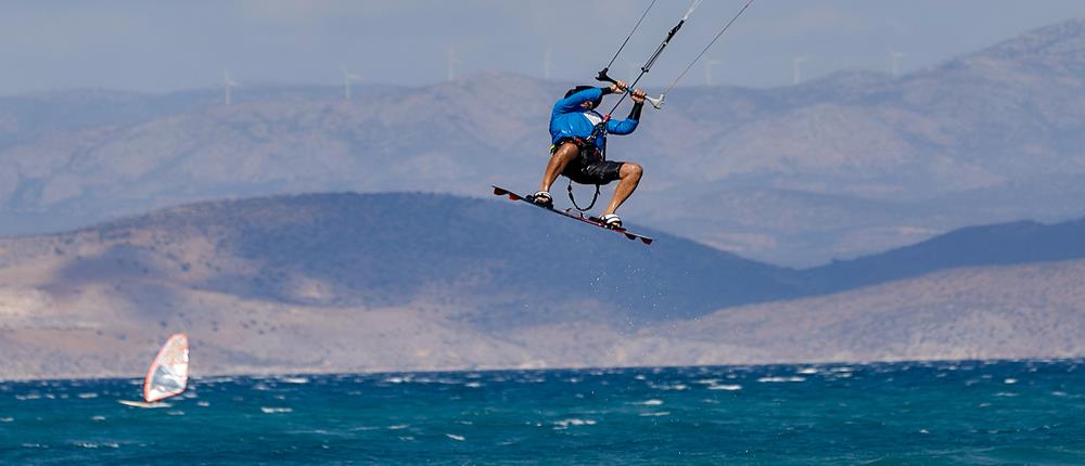 Σαντορίνη - Kitesurf: Πρόστιμο σε 42χρονο που χάθηκε στην θάλασσα, εν μέσω θύελλας