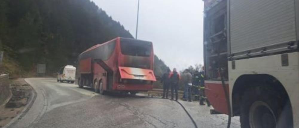 Εγνατία Οδός: φωτιά σε λεωφορείο με μαθητές (εικόνες)
