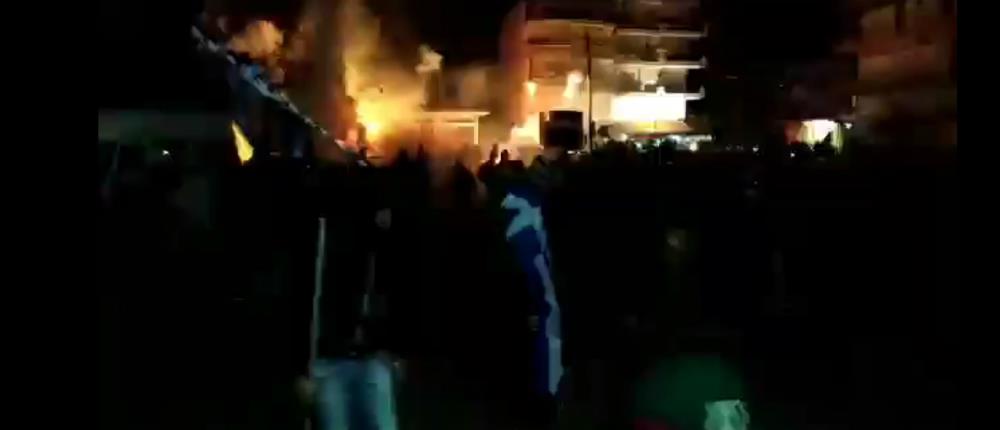 Μολότοφ και δακρυγόνα έξω από το σπίτι της Ελισάβετ Σκούφα (βίντεο)