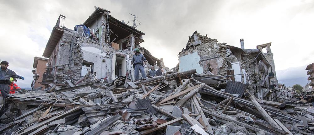 Νεκροί και εγκλωβισμένοι από τον ισχυρό σεισμό στην Ιταλία