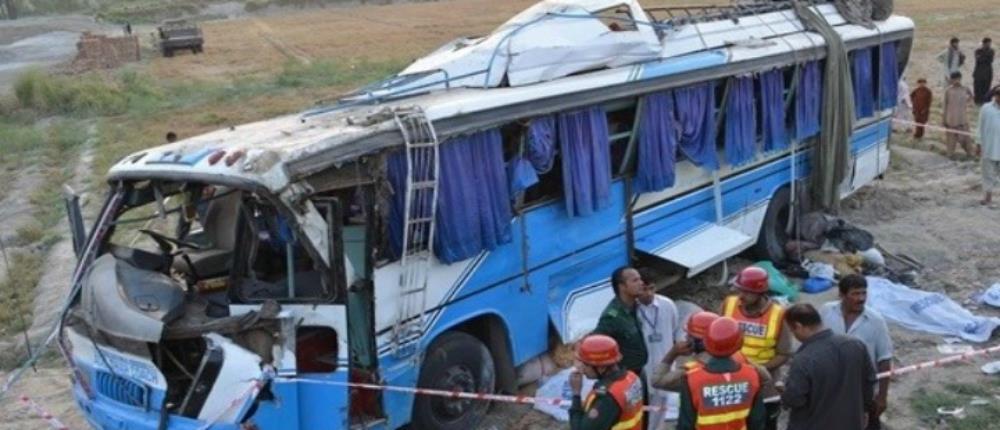 Δεκάδες νεκροί από μετωπική σύγκρουση λεωφορείων στη Γκάνα