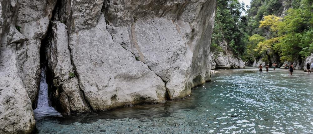 Αχέροντας: Βράχος έπεσε σε κεφάλι τουρίστα