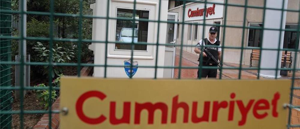 Προφυλακιστέοι οι 9 δημοσιογράφοι της Cumhuriyet