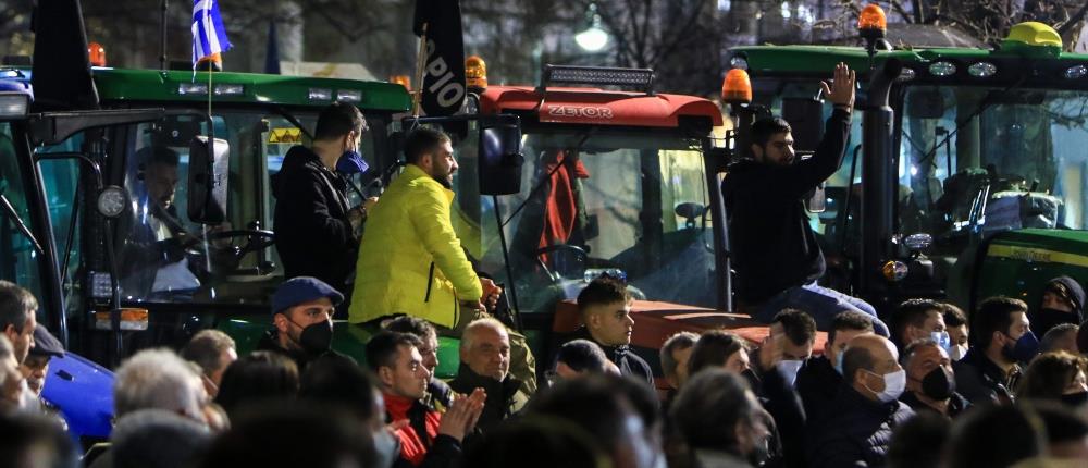 ΠΑΘΕ: Αγρότες έκλεισαν το δρόμο