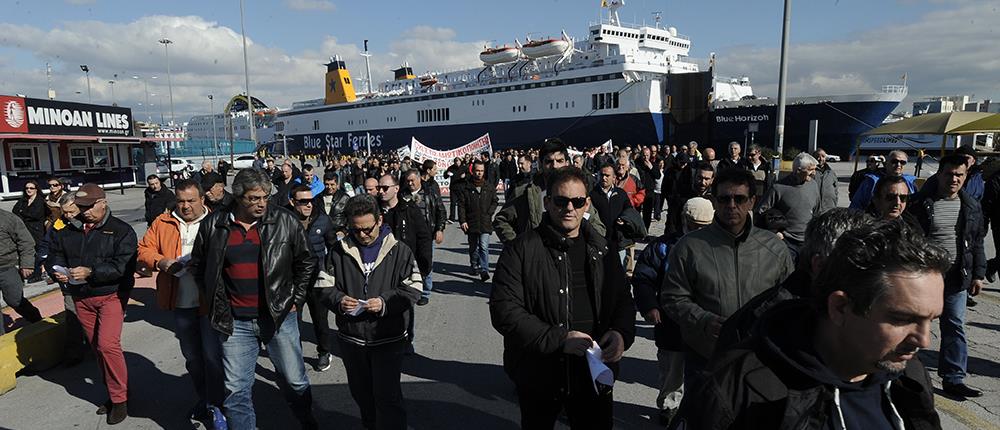 Δεμένα παραμένουν τα πλοία – Κινητοποιήσεις ναυτικών