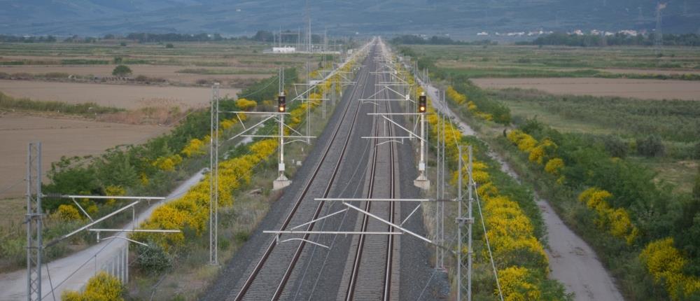 Κόρινθος: Φωτιά στο Ζευγολατιό - Διακοπή κυκλοφορίας του προαστιακού