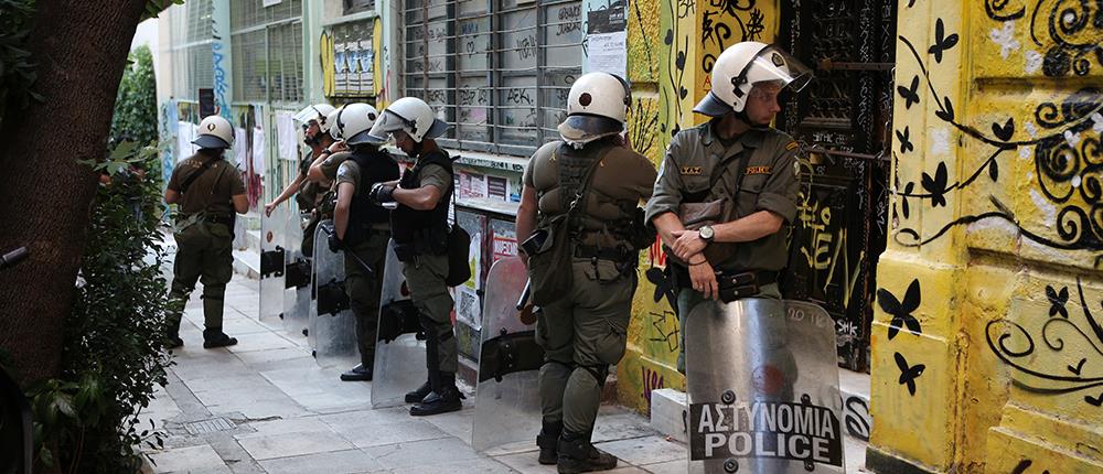 Αλλοδαπός ανήλικος πίσω από την επίθεση σε εκλογικό τμήμα στα Εξάρχεια