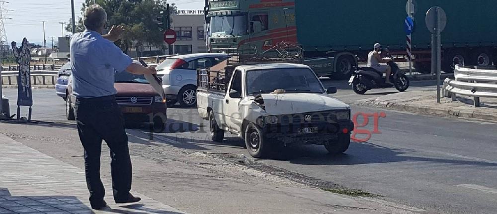 Πέρασαν με κόκκινο, τράκαραν ταξί κι έδειραν μάρτυρα! (φωτο)