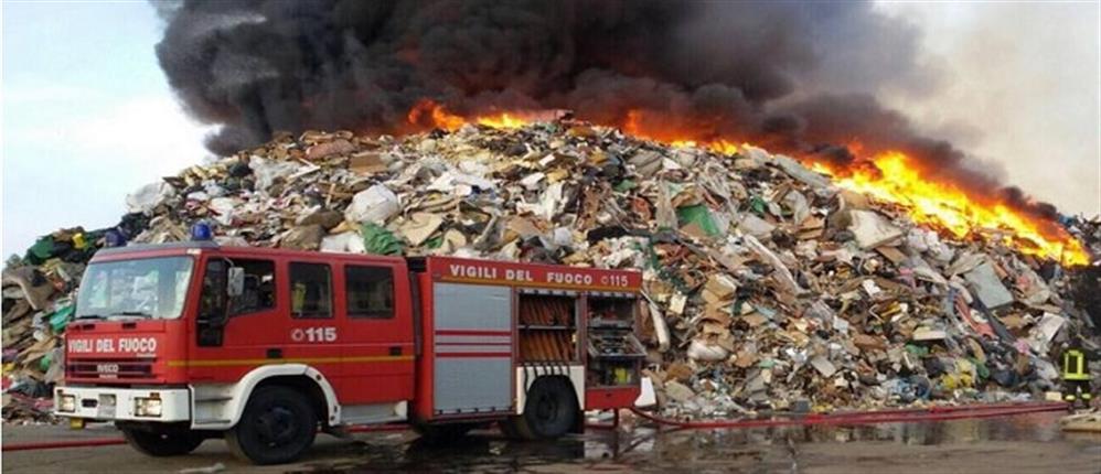 Κίνδυνος τοξικών αναθυμιάσεων από πυρκαγιά σε εταιρεία διαχείρισης αποβλήτων (βίντεο)