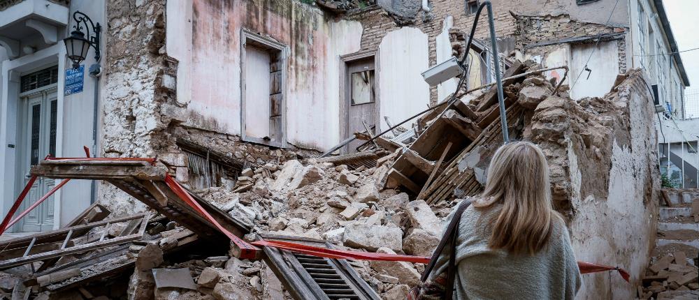 Τρόμος στην Πνύκα από κατάρρευση κτιρίου