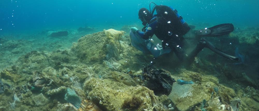 Σχέδιο για καθαρισμό του βυθού της Άνδρου από τα σκουπίδια (εικόνες)