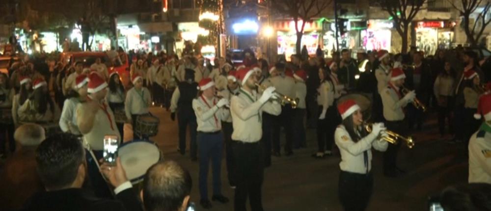Χριστουγεννιάτικη παρέλαση στην Ανατολική Γούτα (βίντεο)