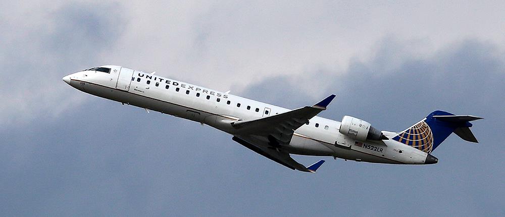 Αεροπορική εταιρία απαγόρευσε σε έφηβες να ταξιδέψουν λόγω… κολάν!