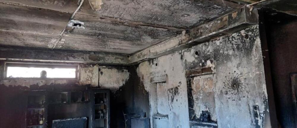 Φαρκαδόνα: Φωτιά κατέστρεψε σπίτι τρίτεκνης οικογένειας (εικόνες)