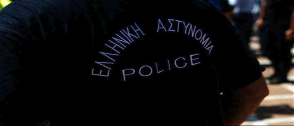 Χειροπέδες σε γυναίκα που έβηξε στο πρόσωπο αστυνομικού