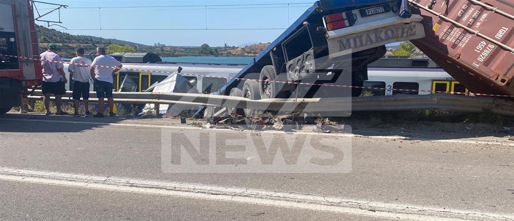 Αυλίδα - Ατύχημα - Σύγκρουση φορτηγου με τρένο