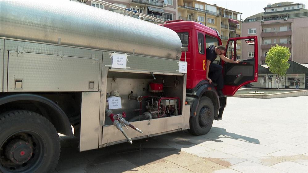 Καύσωνας στο Κόσοβο: Πολίτες αναζητούν ανάσες δροσιάς