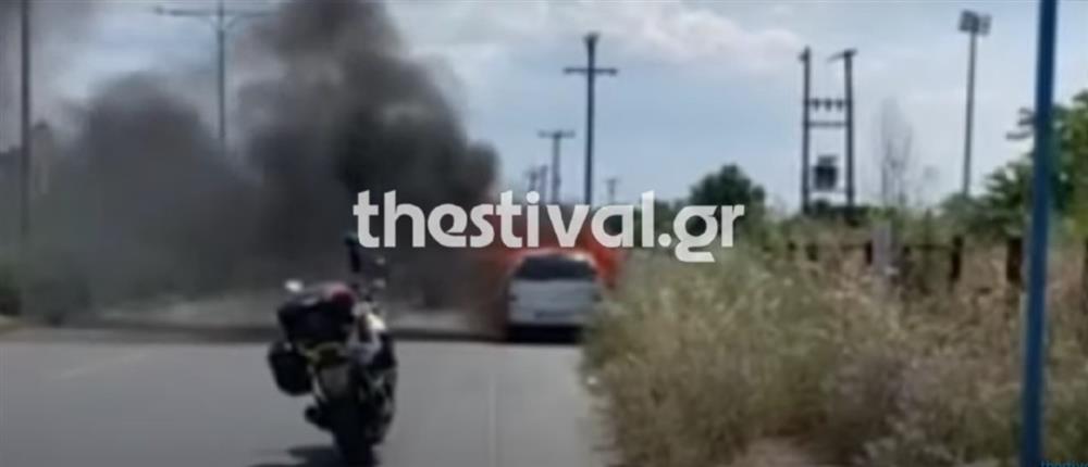 Θεσσαλονίκη: “Λαμπάδιασε” αυτοκίνητο εν κινήσει (βίντεο)