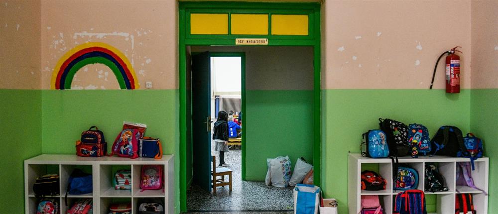 Βρεφονηπιακοί σταθμοί: Χιλιάδες νέες θέσεις παιδιών εξήγγειλε η Ζαχαράκη