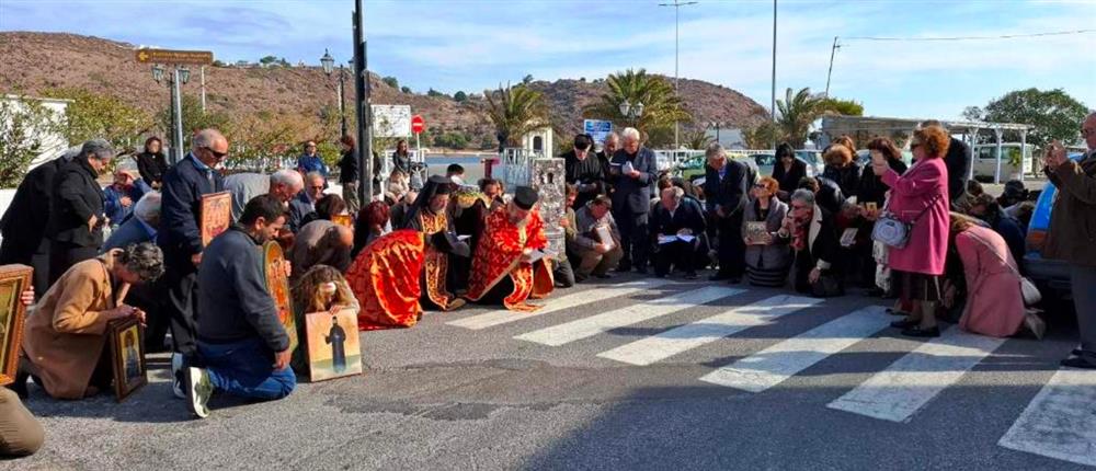 Ανομβρία - Πάτμος: Λιτανεία από την Ιερά Μονή και παράκληση για βροχή (εικόνες)