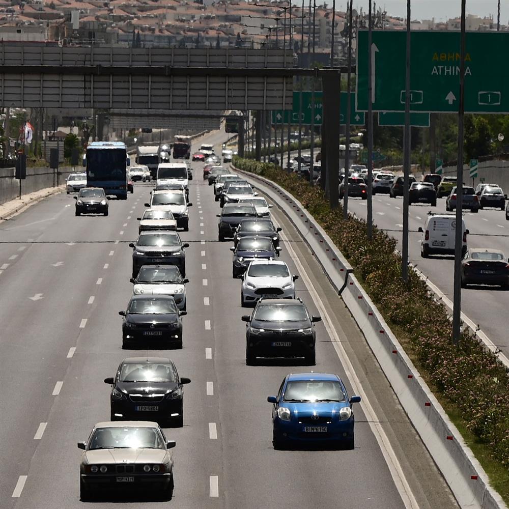 Διόδια και δρόμοι με πολλά αυτοκίνητα