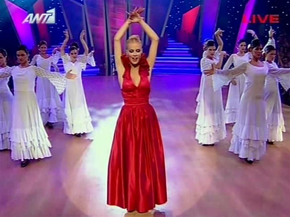 Ζέτα is dancing on stage!