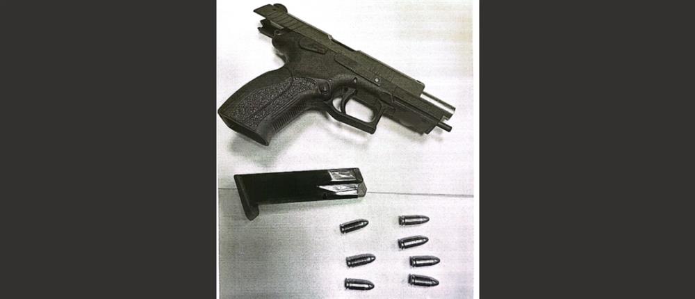 Σύλληψη γνωστού τράπερ: Το όπλο που είχε πάνω του (εικόνες)