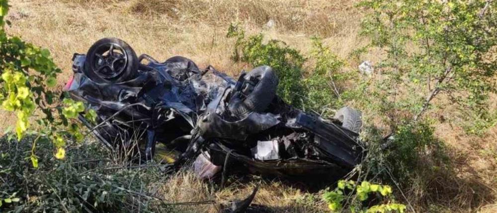 Κοζάνη: Νεκρός ο οδηγός αυτοκινήτου που "προσγειώθηκε" σε χωράφι (εικόνες)