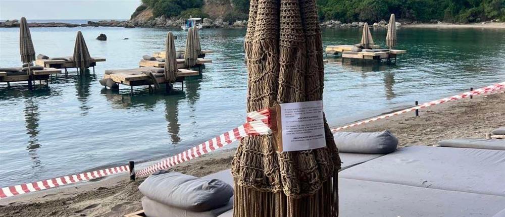 Ρόδος: Σφραγίστηκε το beach bar με τις ξαπλώστρες μέσα στην θάλασσα (εικόνες)