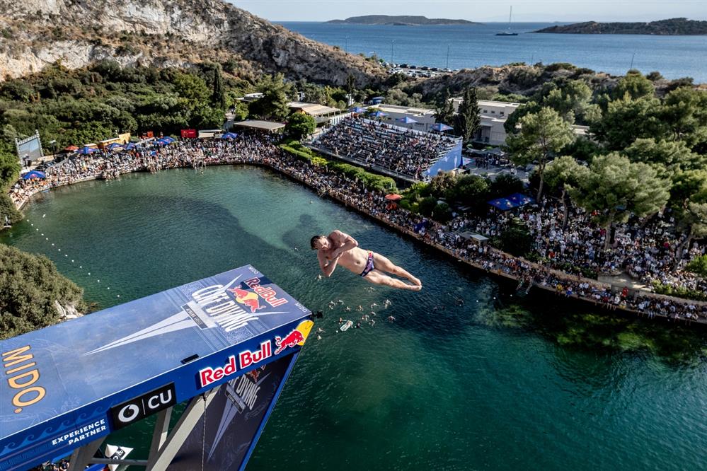 Το CU βούτηξε στην εμπειρία του Red Bull Cliff Diving! (εικόνες)