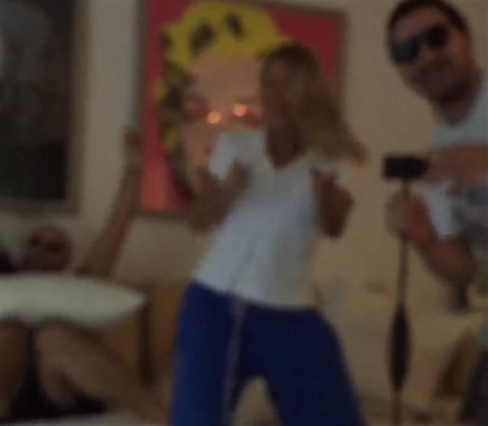Η Ελληνίδα ηθοποιός διοργάνωσε ξέφρενο πιτζάμα πάρτι! – VIDEO