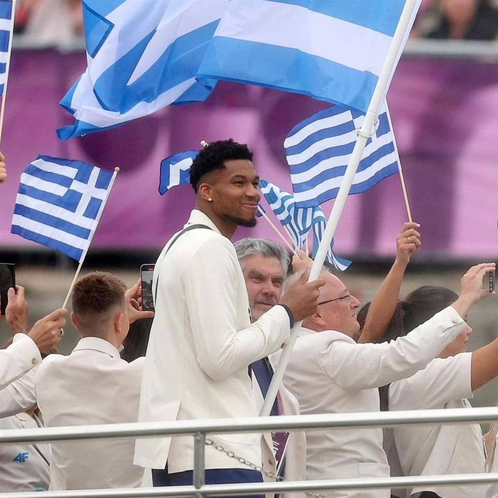 Ολυμπιακοί Αγώνες 2024: Συγκινεί η ανάρτηση του Γιάννη Αντετοκούνμπο μετά την ελληνική παρέλαση 

