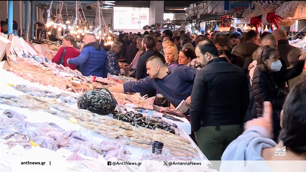 Καθαρά Δευτέρα - Βαρβάκειος: Η "μάχη" των Σαρακοστιανών και το "κυνήγι" των καταναλωτών για οικονομικές επιλογές