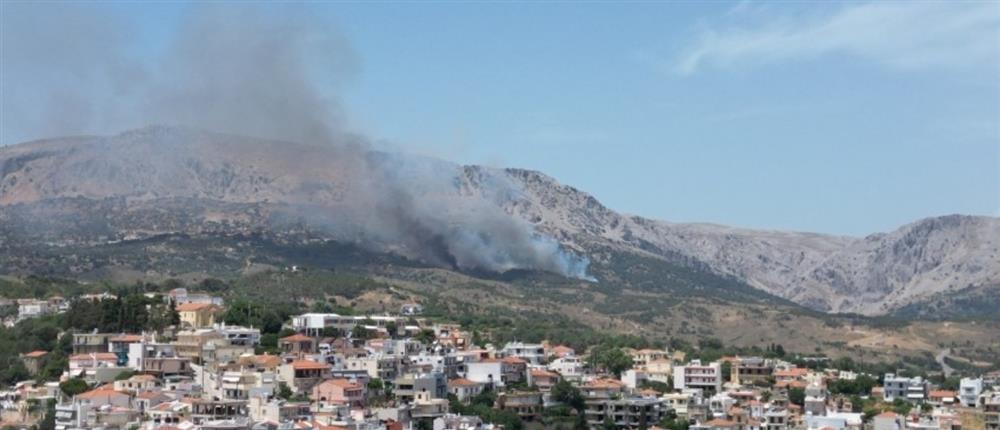 Χίος: Φωτιά στις Καρυές - Μήνυμα του 112 στους κατοίκους (εικόνες)