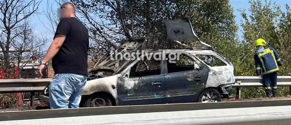 Χαλκιδική: Όχημα άρπαξε φωτιά εν κινήσει (εικόνες)