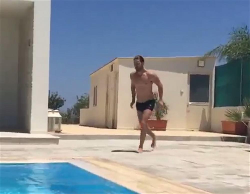 Ηλίας Βρεττός: Η θεαματική βουτιά του μέσω video στο Instagram!