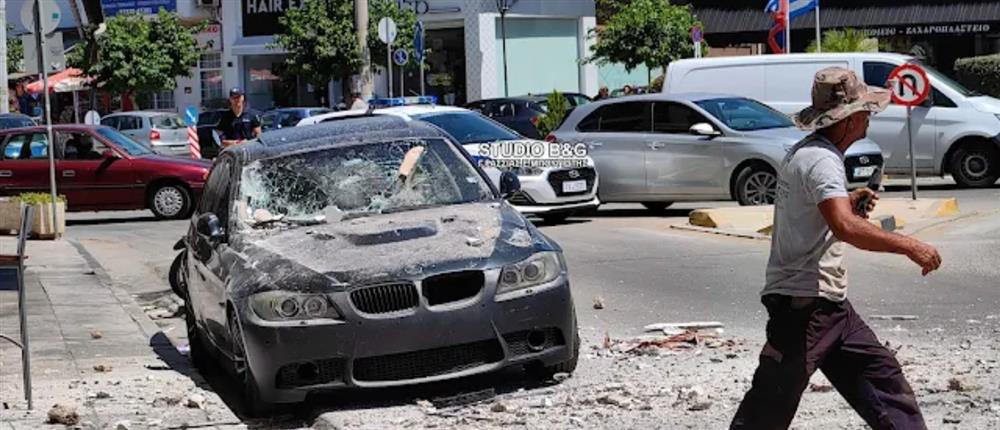 Ναύπλιο: Μπαλκόνι κατέρρευσε σε αυτοκίνητα (εικόνες)