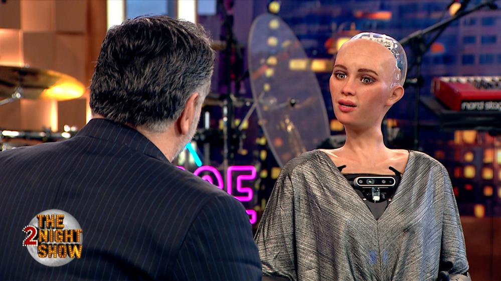 THE 2NIGHT SHOW - Sophia the Robot