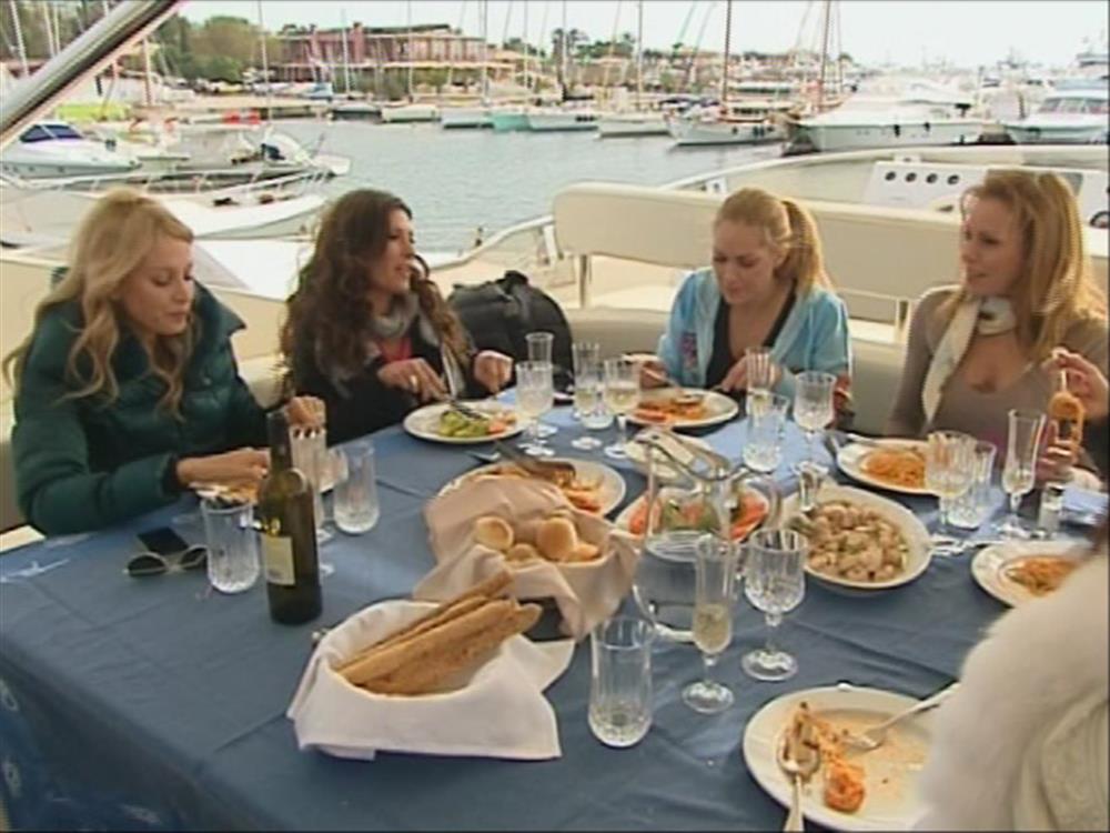 THE REAL HOUSEWIVES OF ATHENS - 8